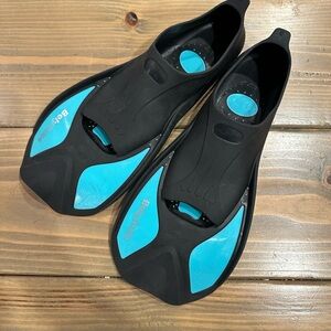 Belyfuko Smart Kids Aqua SwimFins in Black and Blue (Size XS USA 3-4)